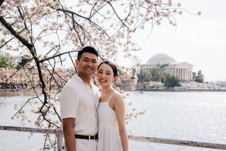 Private Vacation Photoshoot with Photographer in Washington DC - Photo 1 of 25